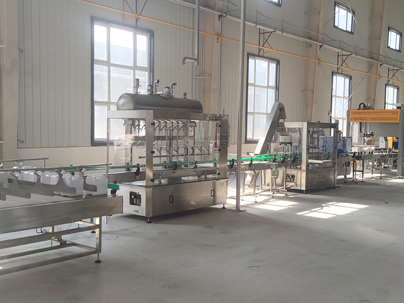 生物菌劑自（zì）動灌（guàn）裝生產線-液體灌裝機設備深圳客（kè）戶實地參觀（guān）實例