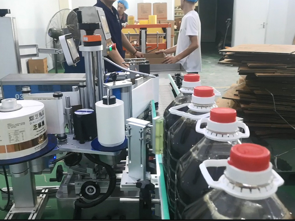 食用（yòng）油灌裝生產線 食用油灌裝自動貼標