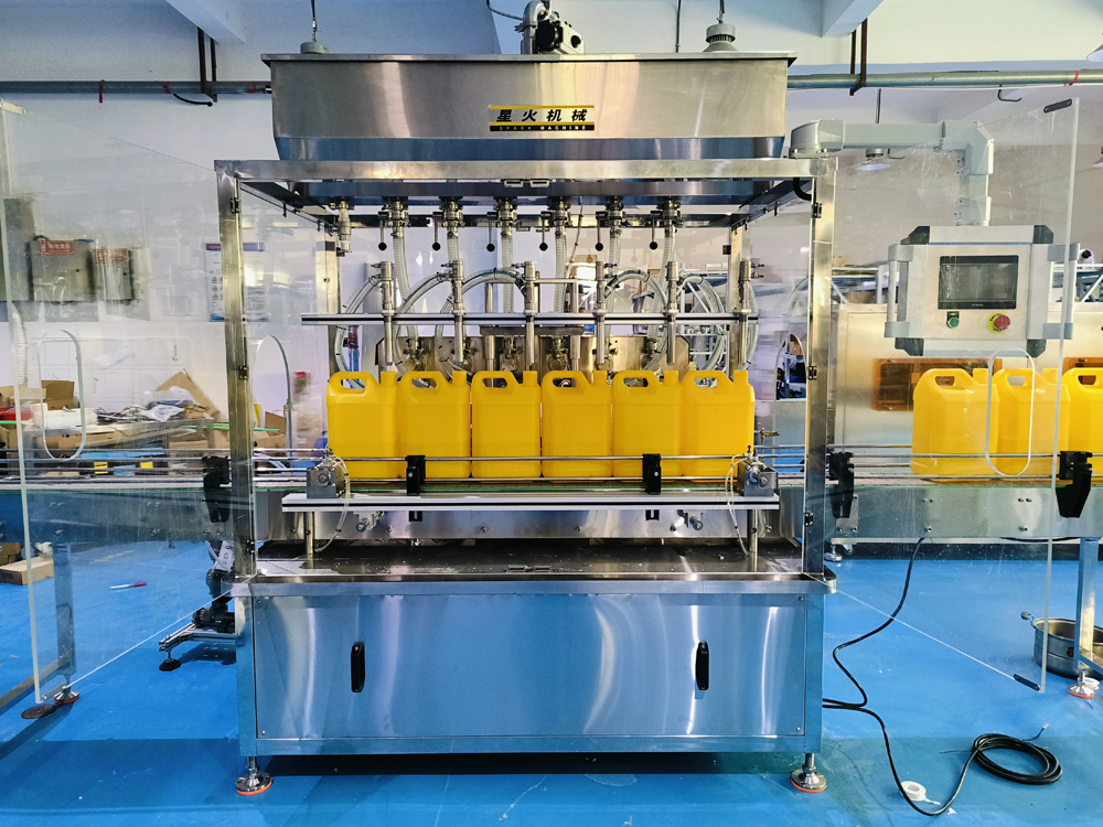 全自動多頭液體灌裝機生（shēng）產線