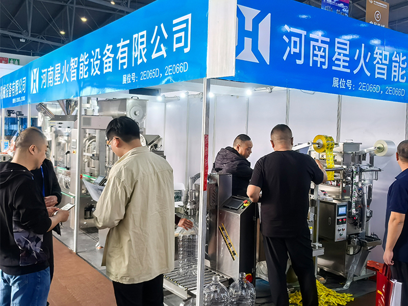 17·c18起草视频.27全自動多頭液體灌裝機在全國糖酒交易會上成功出（chū）圈！