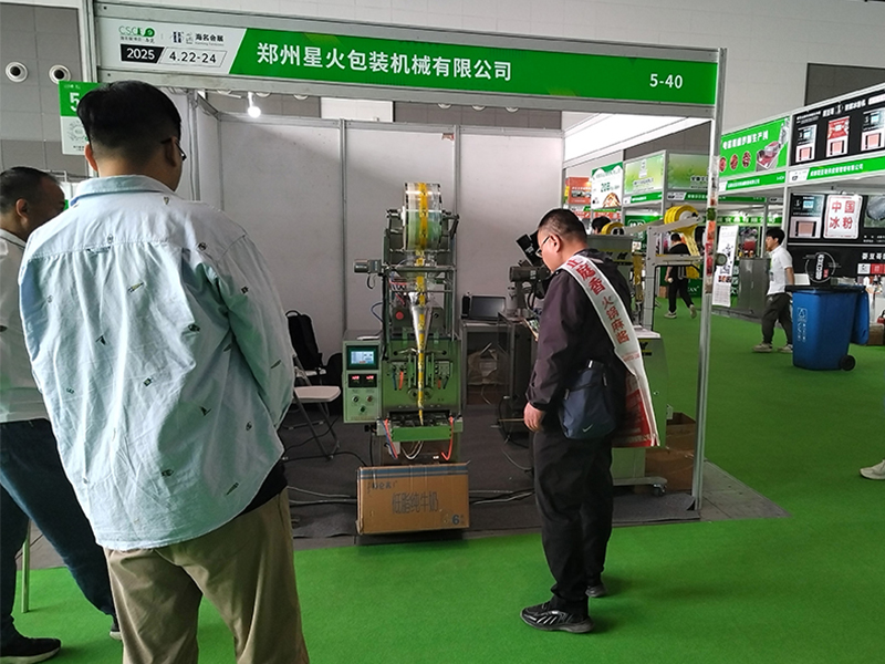 西（xī）安餐飲展會：立式粉末食品包裝機（jī）大放異彩